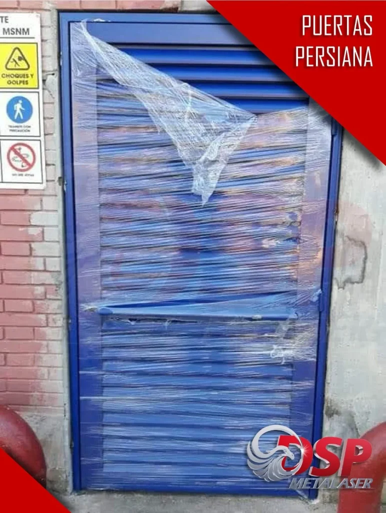 Puerta persiana sencilla